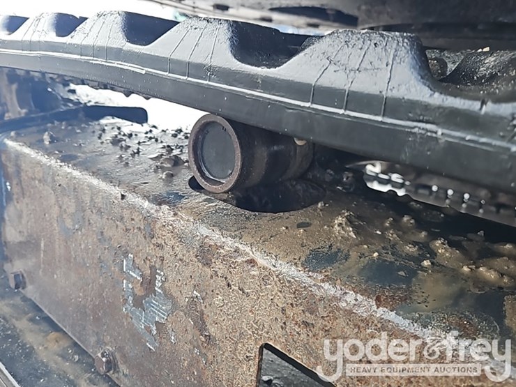 2015-deere-27d-image-11