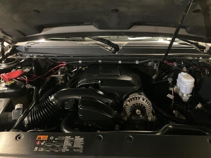 2012-chevrolet-tahoe-image-10