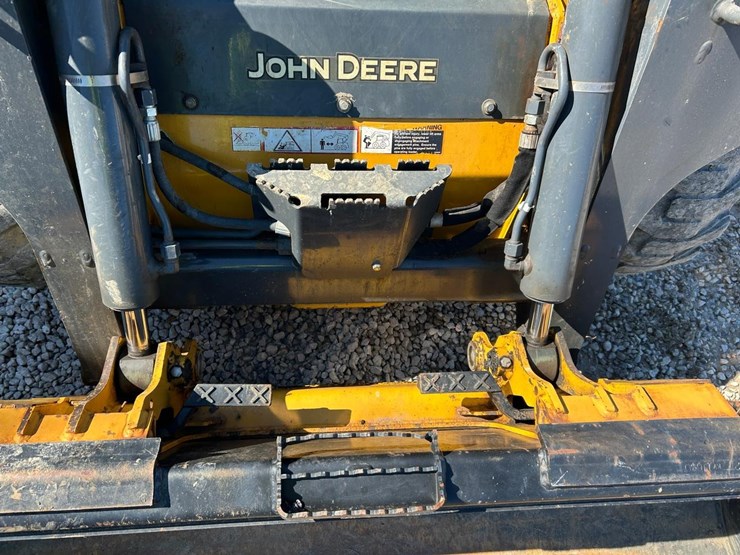 2019-deere-318g-image-10