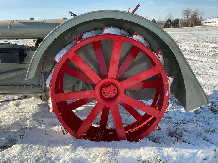 1925-fordson-with-mounted-terrace-plow-image-17