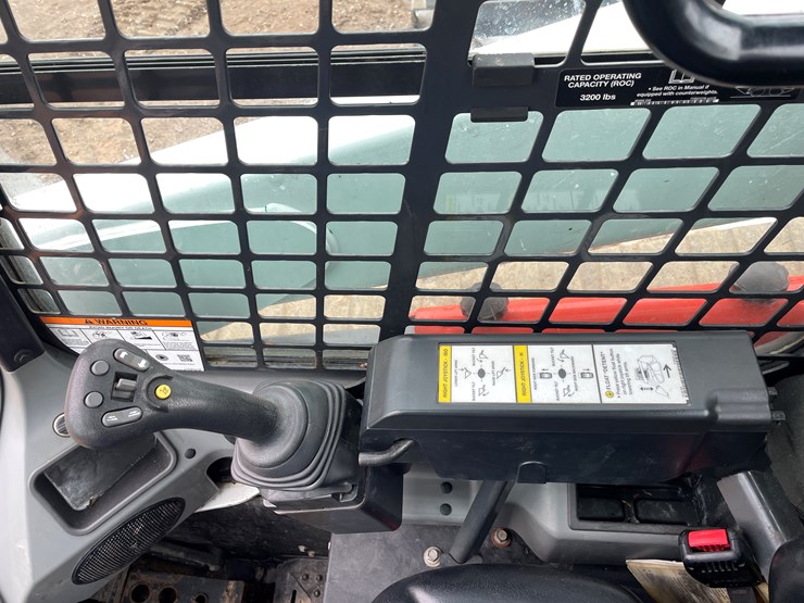 2018-bobcat-t740-image-37