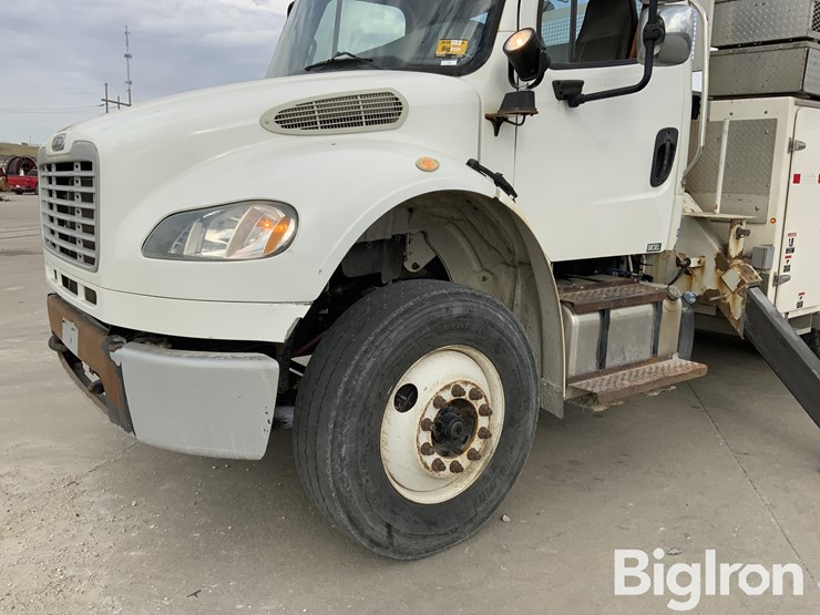 2013-freightliner-m2-106-image-20