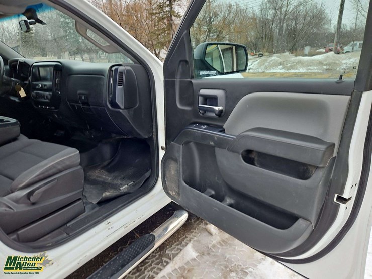 2018-chevrolet-silverado-1500-image-24