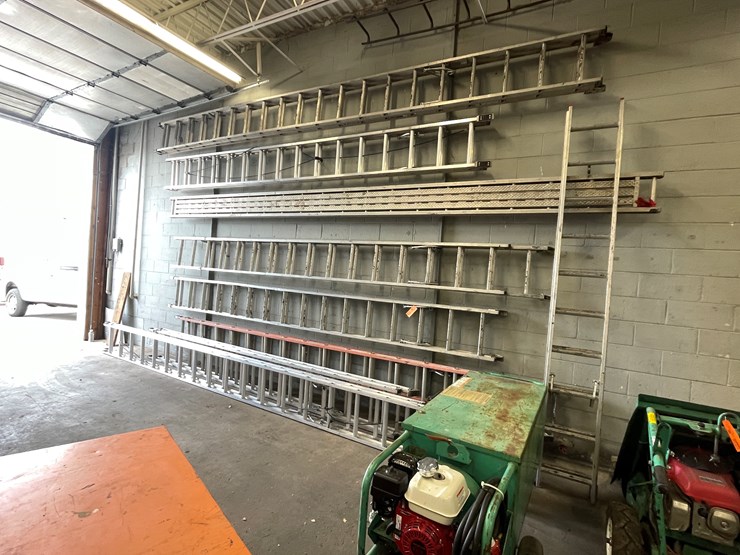 #2576-•-wall-of-extension-ladders-(columbia-heights,-mn)-image-2