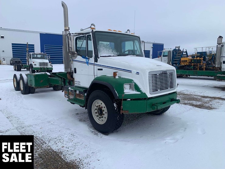 1999-freightliner-fl80-image-2