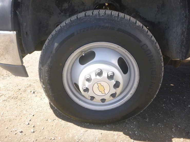 2002-chevrolet-3500-image-16