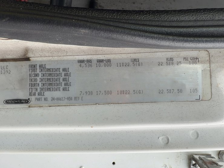 2002-freightliner-fl70-image-33