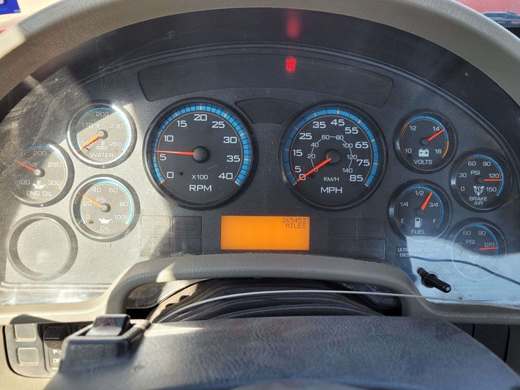 2009-international-tractor-truck-image-25