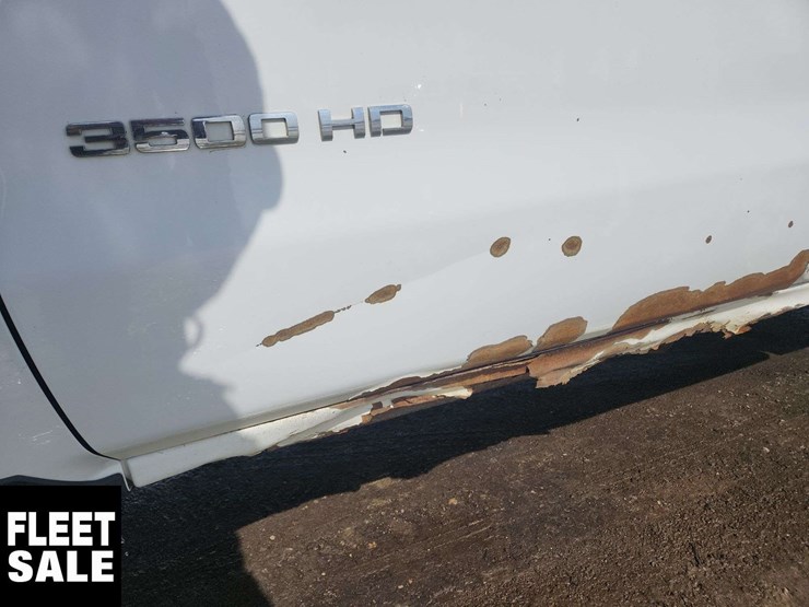 2015-chevrolet-silverado-3500hd-image-38