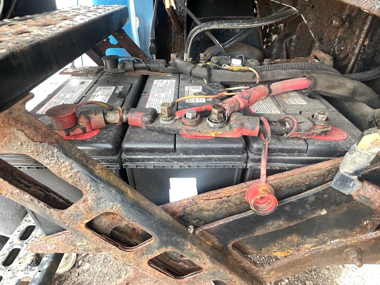 #242-•-2000-sterling-truck-tractor-(has-mn-title)-(mora,-mn)-image-53