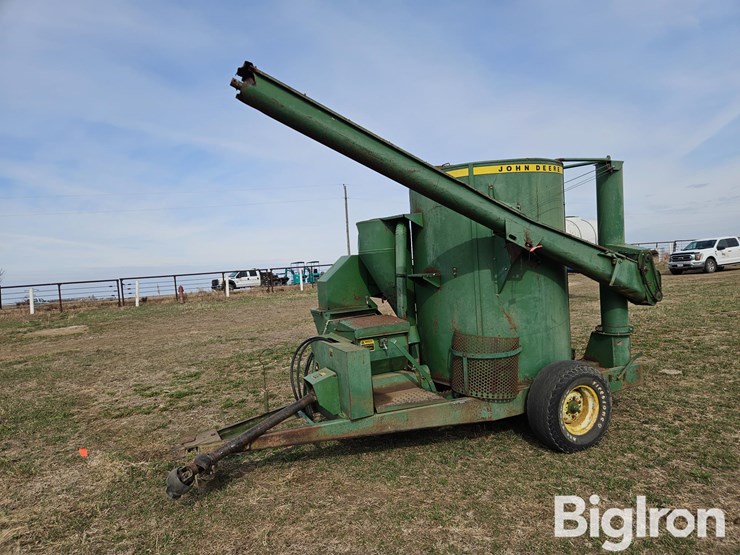 john-deere-700-image-1