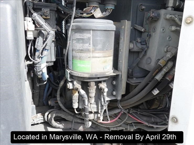 2020-freightliner-m2-106-image-23