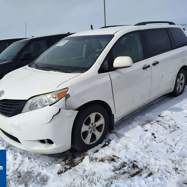 2013 TOYOTA SIENNA