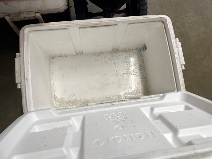 #2581-•-seed-spreader-and-coolers-(columbia-heights,-mn)-image-5