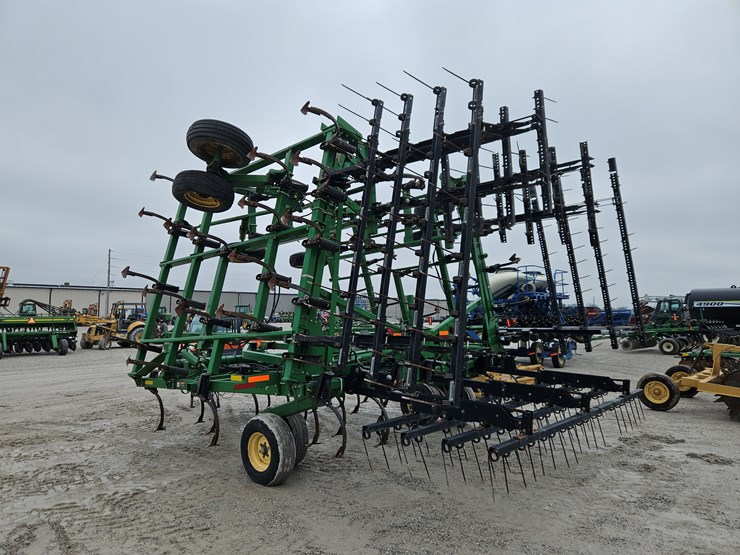 2013-john-deere-2210-image-12