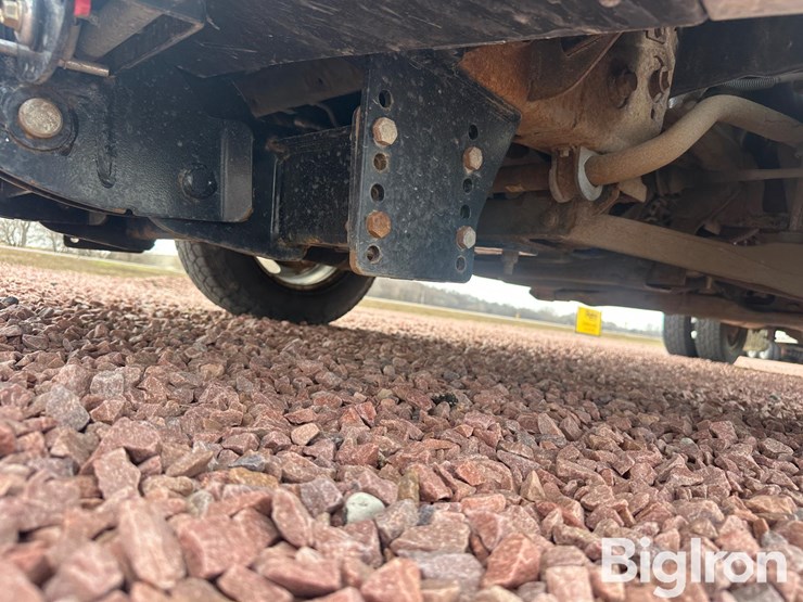 2010-chevrolet-3500-image-13