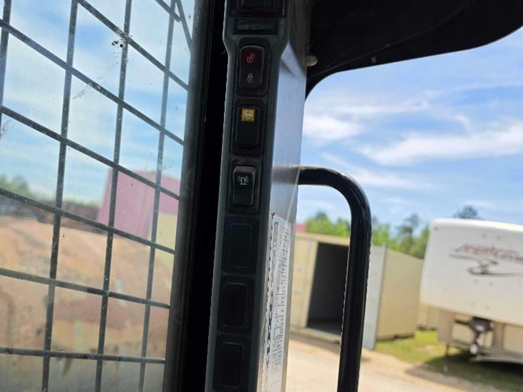 2012-new-holland-225-image-12