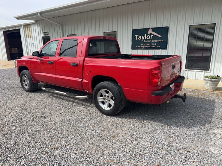 2011-dodge-dakota-image-3