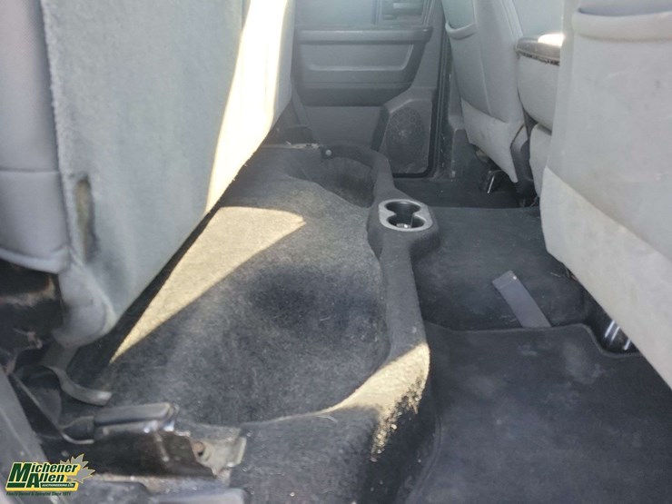 2013-dodge-1500-image-24