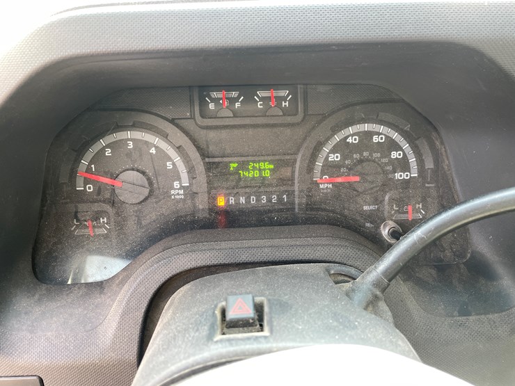 2014-ford-e350-image-21