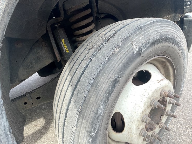 2009-ford-f550-image-28