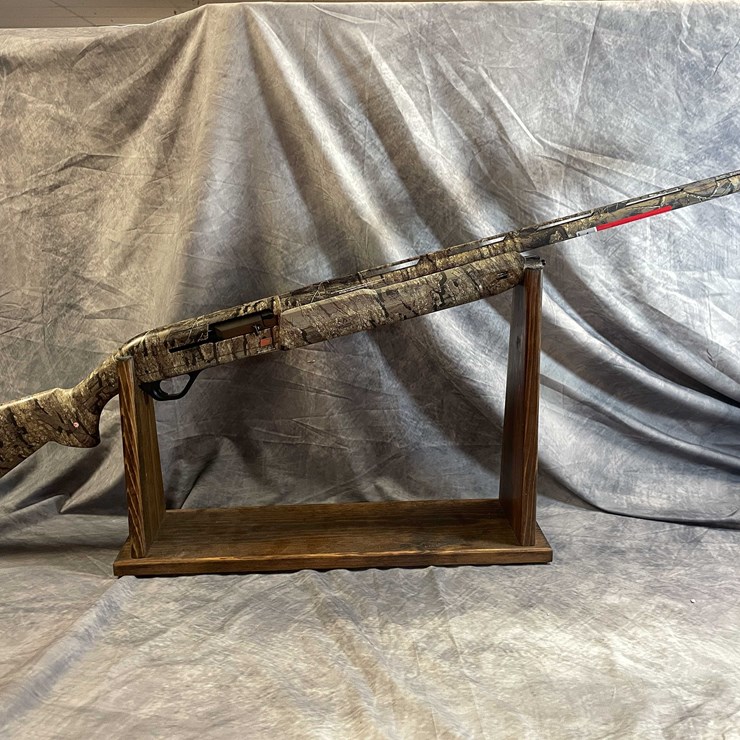 #10090 • Winchester SX4 , 12 Ga. Semi-Auto Shotgun, SN: PT19453YW11K