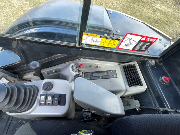 2020-deere-60g-image-49