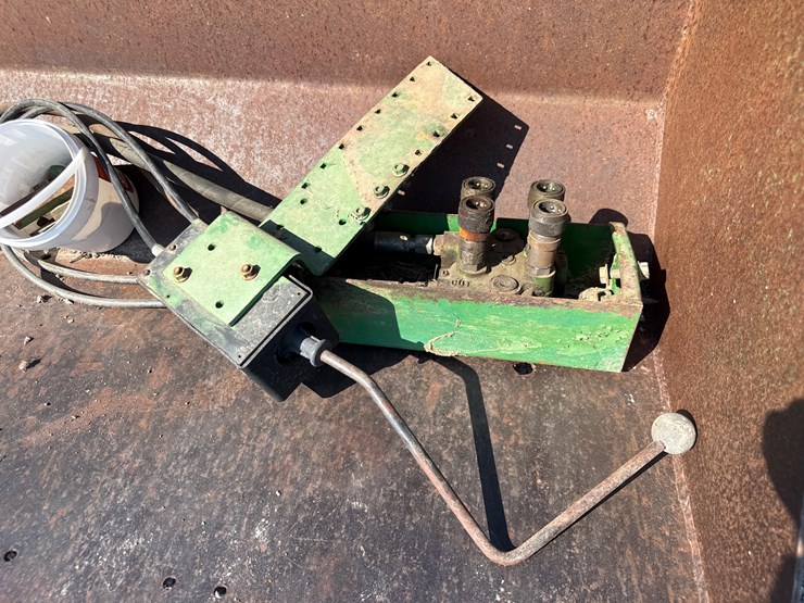 john-deere-146-image-3