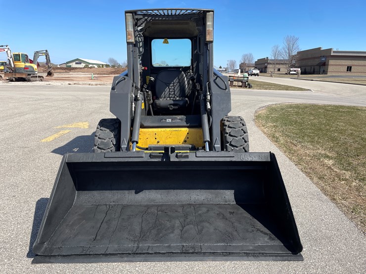 new-holland-l170-image-2