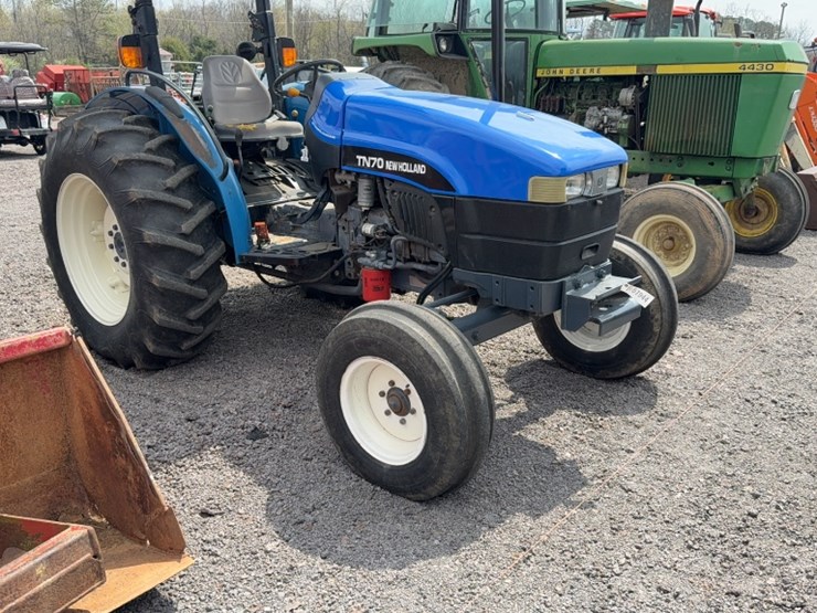 new-holland-tn70-image-4
