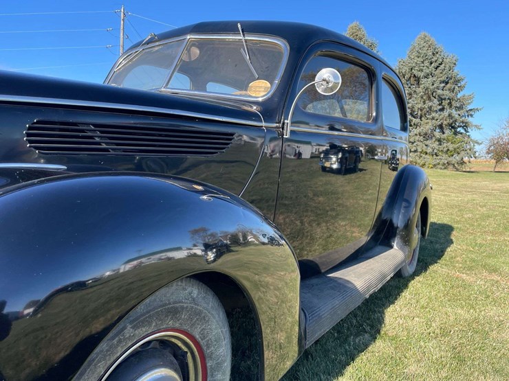 1938-ford-two-door-deluxe-sedan---original-car!-image-24