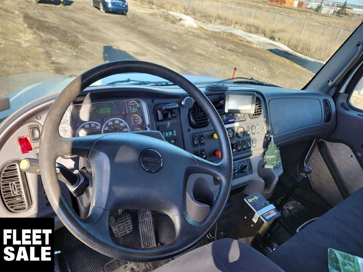 2020-freightliner-m2-106-image-16