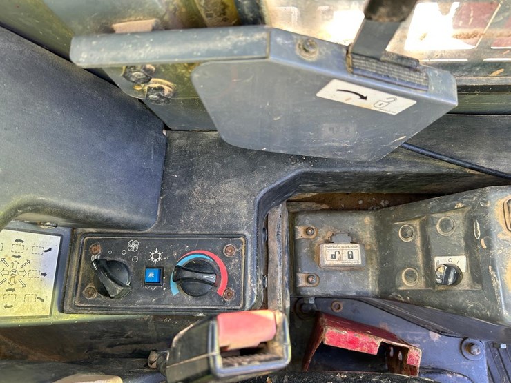 2013-takeuchi-tl12-image-24