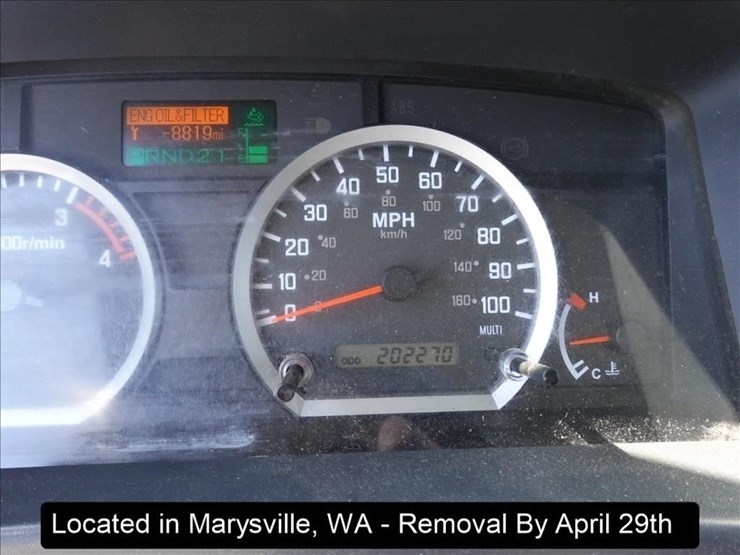 2014-isuzu-nqr-image-12