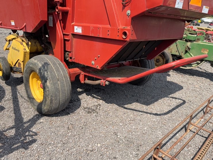 new-holland-br7070-image-7