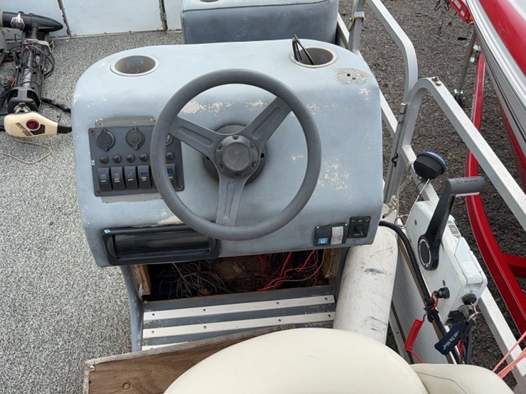 #4007-•-1990-sylvan-20'-pontoon-boat-image-14