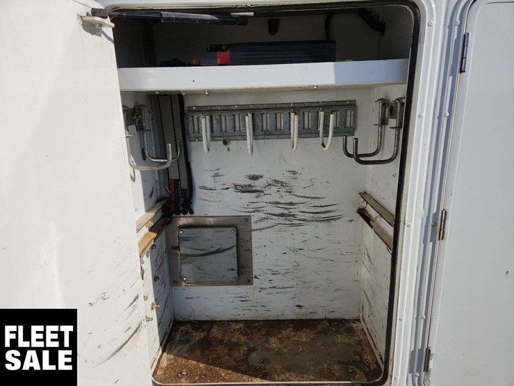 2020-freightliner-m2-106-image-18