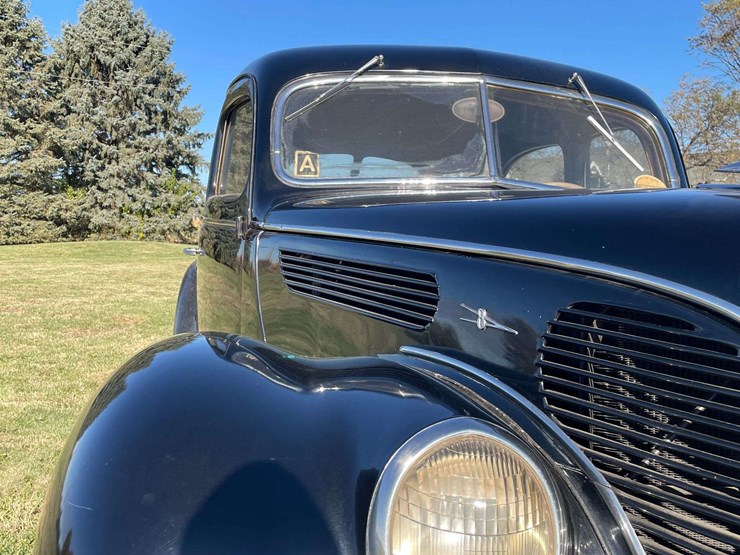1938-ford-two-door-deluxe-sedan---original-car!-image-18