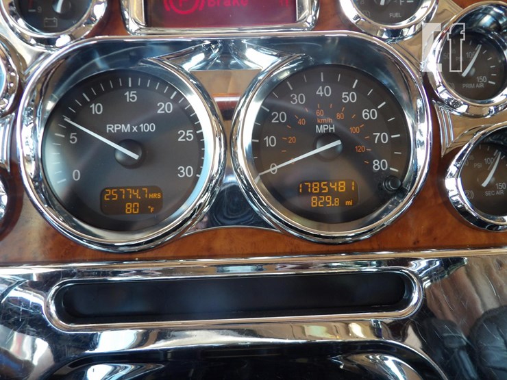 2008-peterbilt-389-image-41