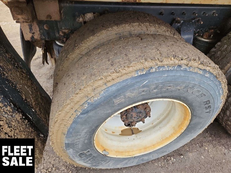 2018-freightliner-m2-106-image-31