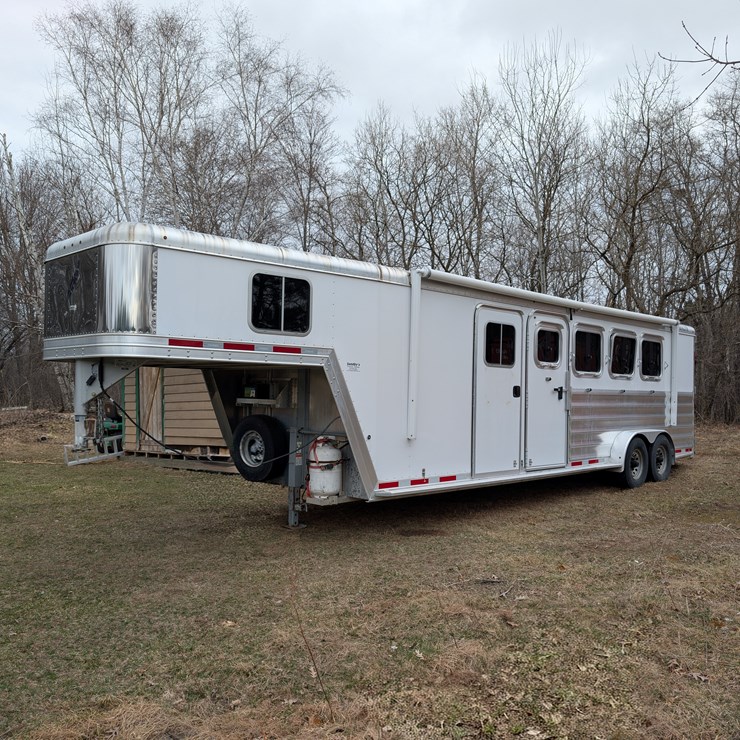 #282 • 2015 Featherlite 29' Aluminum Gooseneck Horse Trailer (WI Title) (Ridgeland, WI)