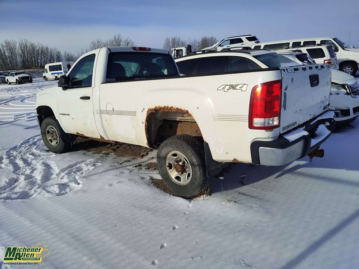 2009-gmc-sierra-2500hd-image-2