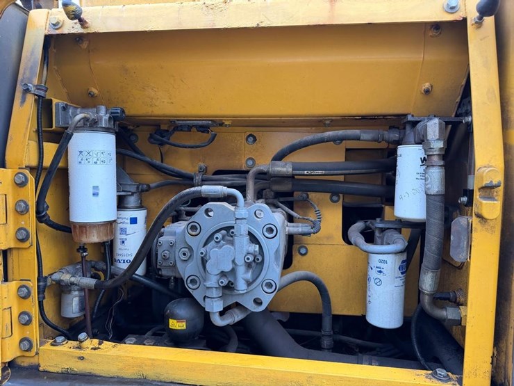 2015-volvo-ec220dlr-image-15