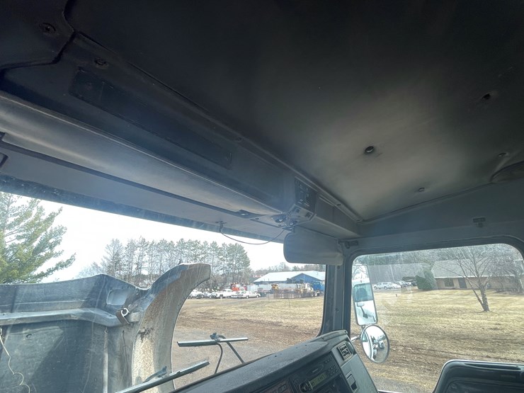 #240-•-2005-kenworth-truck-tractor-(has-mn-title)-(mora,-mn)-image-36