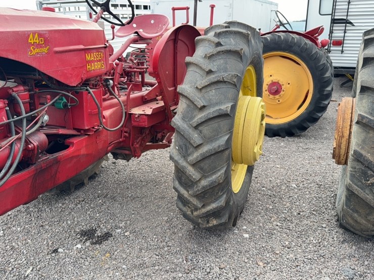 massey-harris-44d-special-image-14