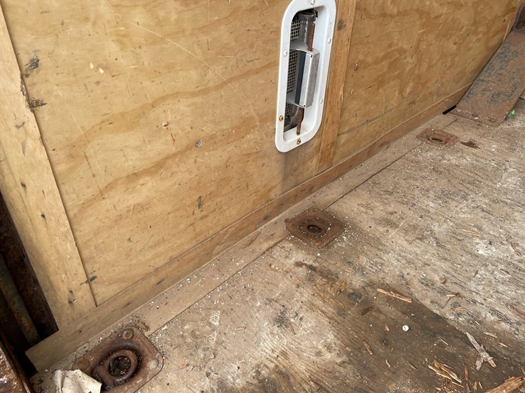 #280-•-2015-united-uxgn-8.536tr80-(3)-axle-enclosed-trailer-(has-wi.-title)-(mason,-wi)-image-46