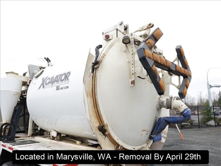 2011-peterbilt-348-image-2