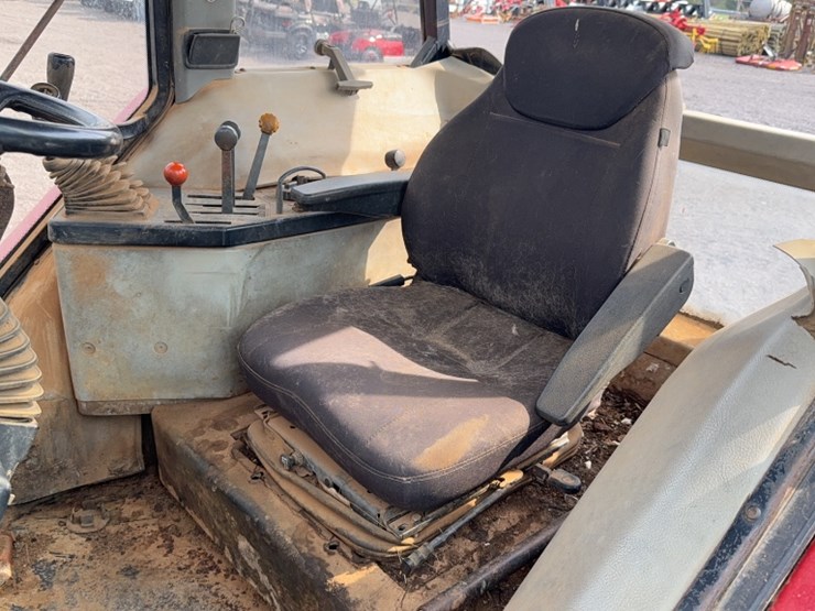 #3033-•-case-5220-tractor-image-17