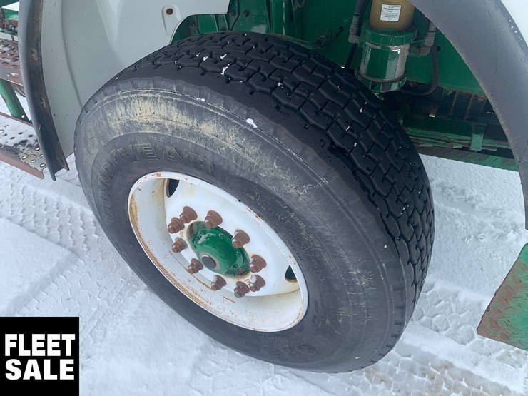 2003-freightliner-fl106-image-5