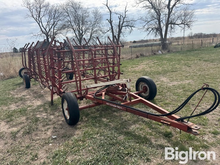 international-310-image-3